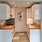 Appartement Fully Equipped, Comfortable And Modern With A Balcony, Very Close To The Center, Garage Available In The Building Krakau