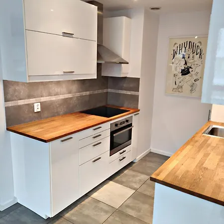 Apartmán Fully Equipped, Comfortable And Modern With A Balcony, Very Close To The Center, Garage Available In The Building Krakov