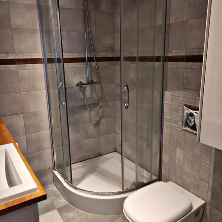 דירה Fully Equipped, Comfortable And Modern With A Balcony, Very Close To The Center, Garage Available In The Building *