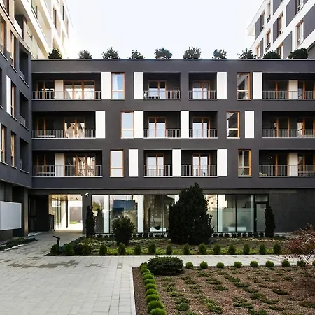 Fully Equipped, Comfortable And Modern With A Balcony, Very Close To The Center, Garage Available In The Building דירה קרקוב